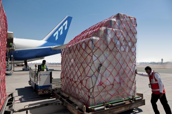 IATA reporta descenso del 4.8% en carga aérea durante marzo